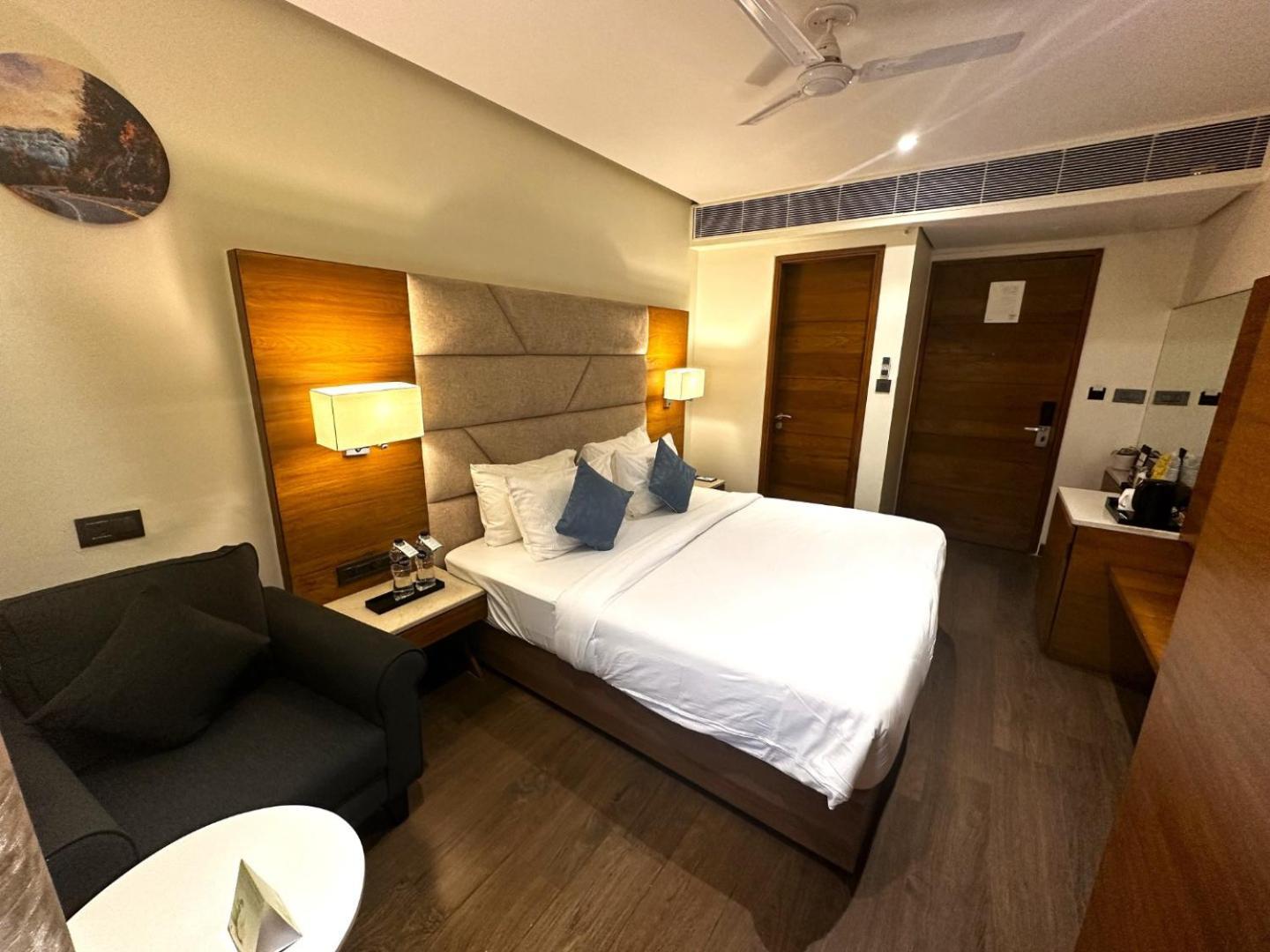 The Glory Suites Near Igi Airport New Delhi Ngoại thất bức ảnh